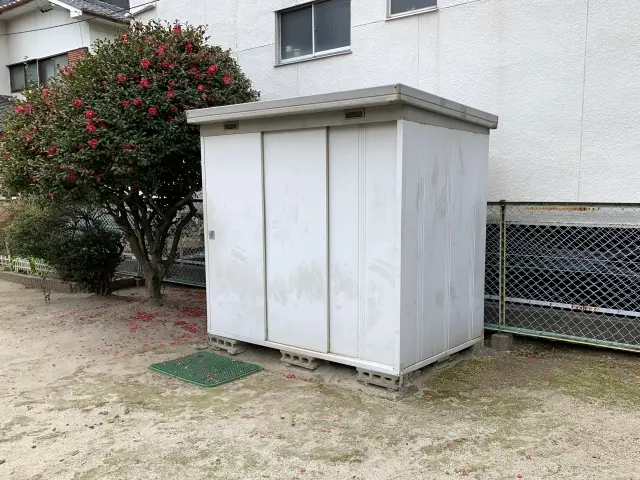 サビた物置の解体